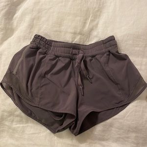Lululemon hotty hot shorts 2.5”
